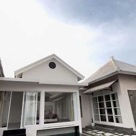 Villa Gong Umara Canggu Exteriör bild